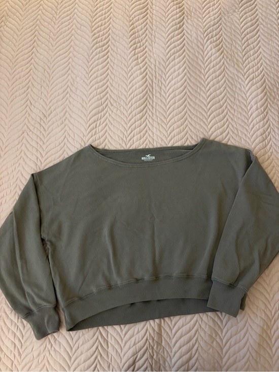 Hollister Tops - Hollister Oversized Olive Green Sweatshirt Women’s Size L Soft Casual